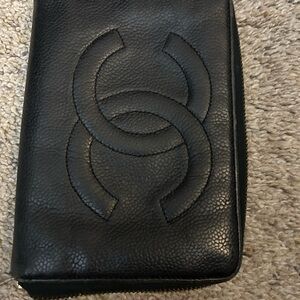 Vintage ladies Chanel zipper wallet
